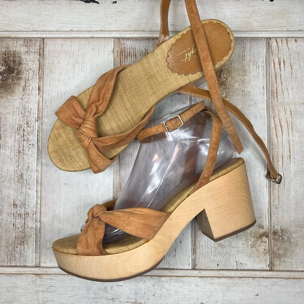 Miss Albright Wood Platform Sandals